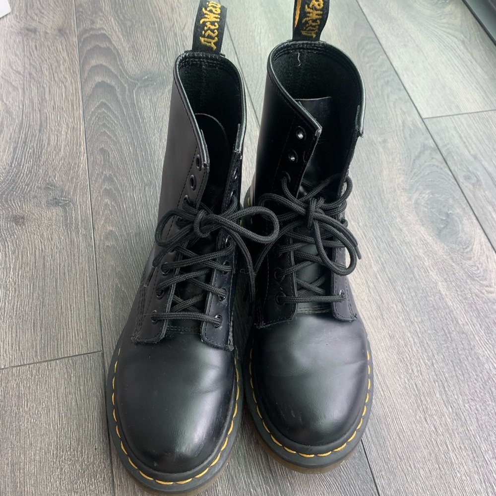 Dr. Martens - smooth leather, lace up boots